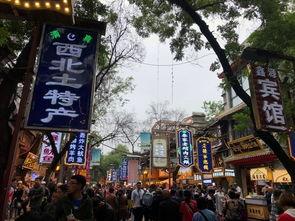 下雨天西安头条,街头巷尾共度雨中时光”