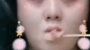 罗姐跨性别头条,勇敢探索性别认同，引领社会观念变革