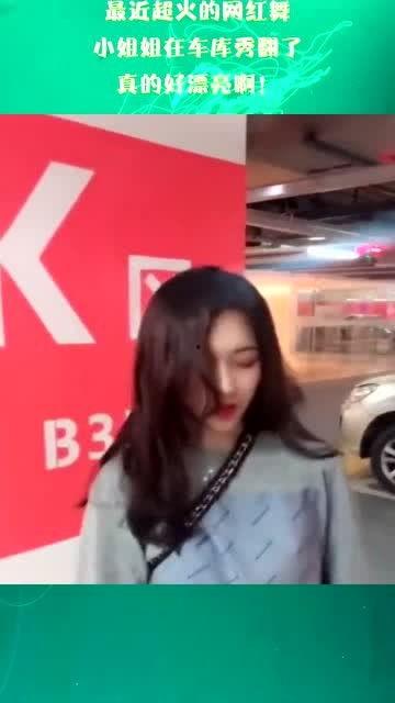 网红大姐表演的真精彩啊,精彩表演引众人赞叹