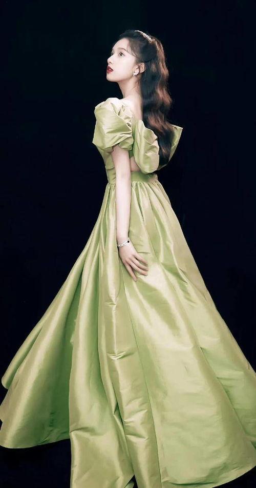 女明星张婧仪红毯,优雅魅力，星光熠熠