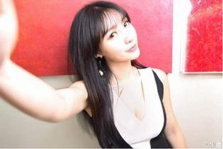 大马丰满网红微博,身材曲线引热议